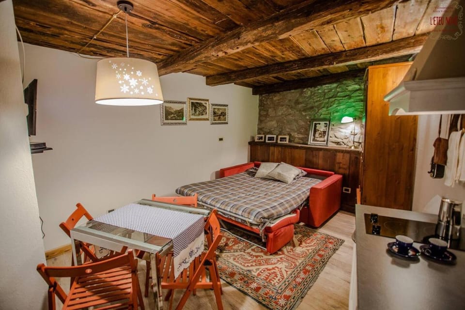Bed, Living room, Photo of the whole room, Bedroom