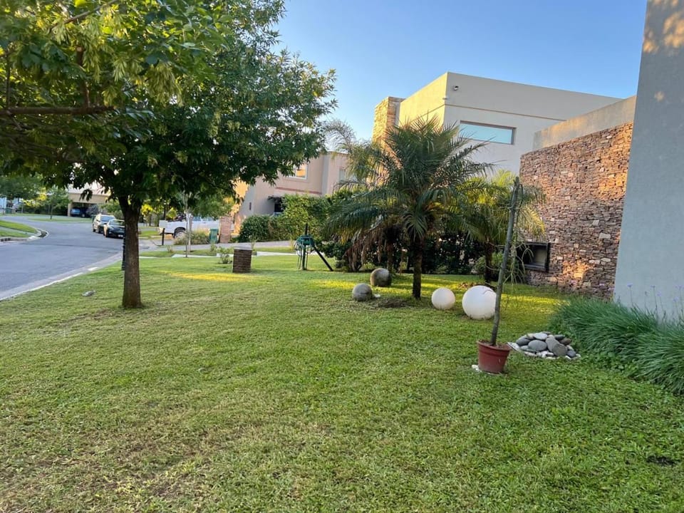 Casa Sobre Lote Al Agua en Tigre - Dique Lujan Villa in Benavidez