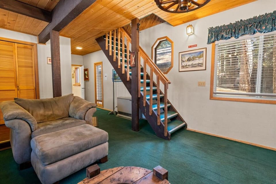 Bear Paw Lodge, 1 min from Bear Mountain, Balcony House in Big Bear