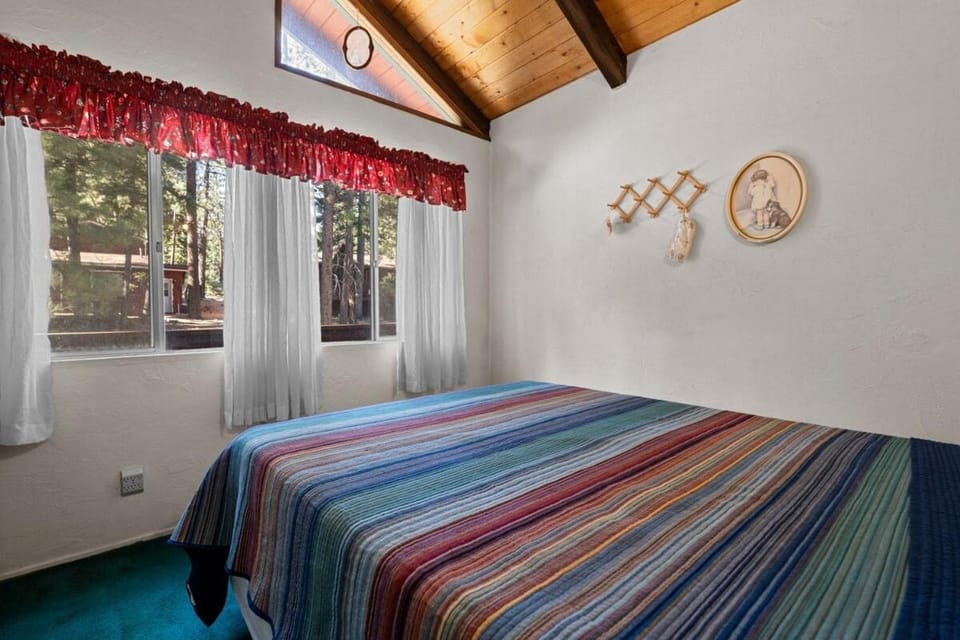Bear Paw Lodge, 1 min from Bear Mountain, Balcony House in Big Bear