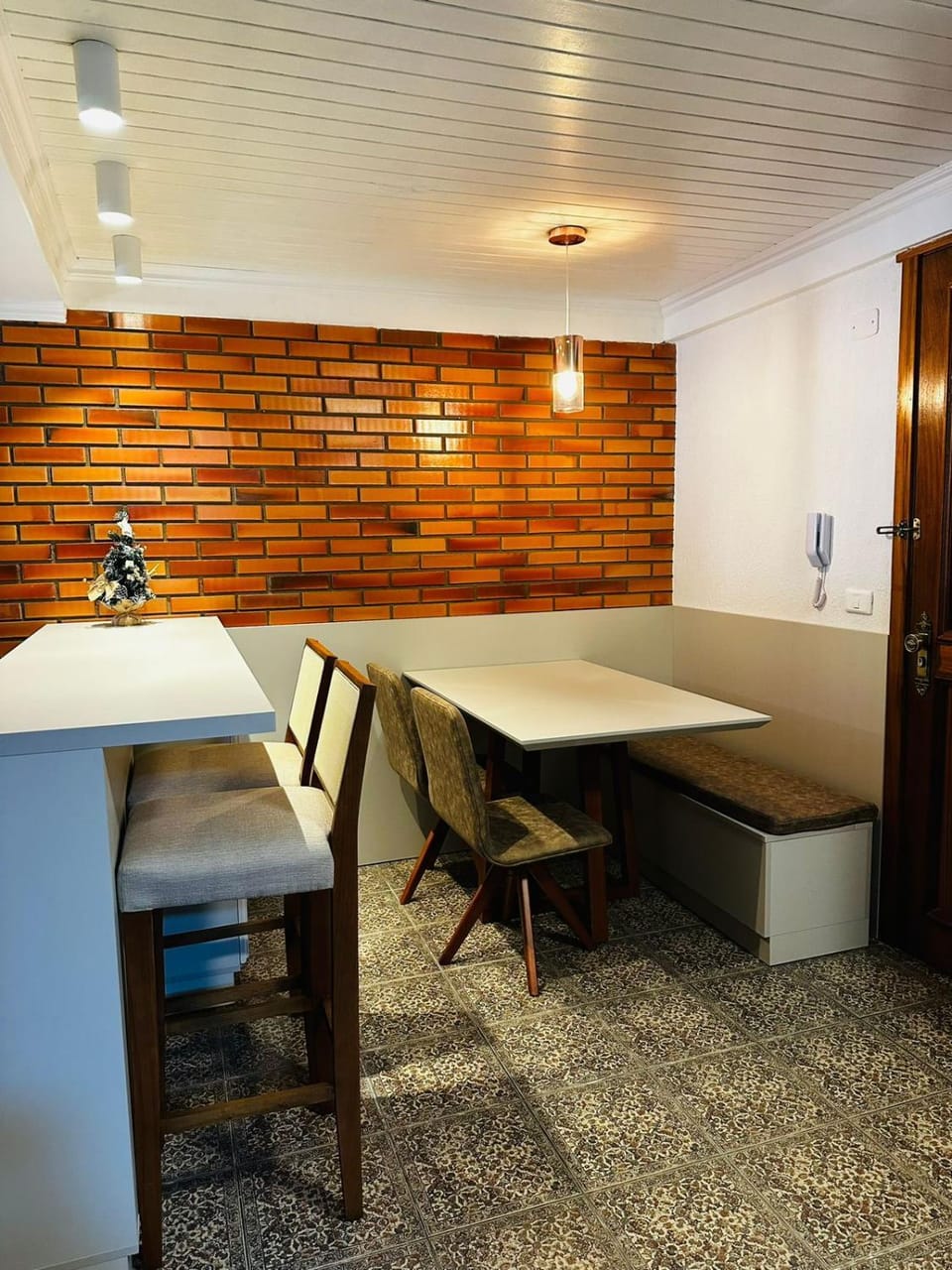 Seating area, Dining area