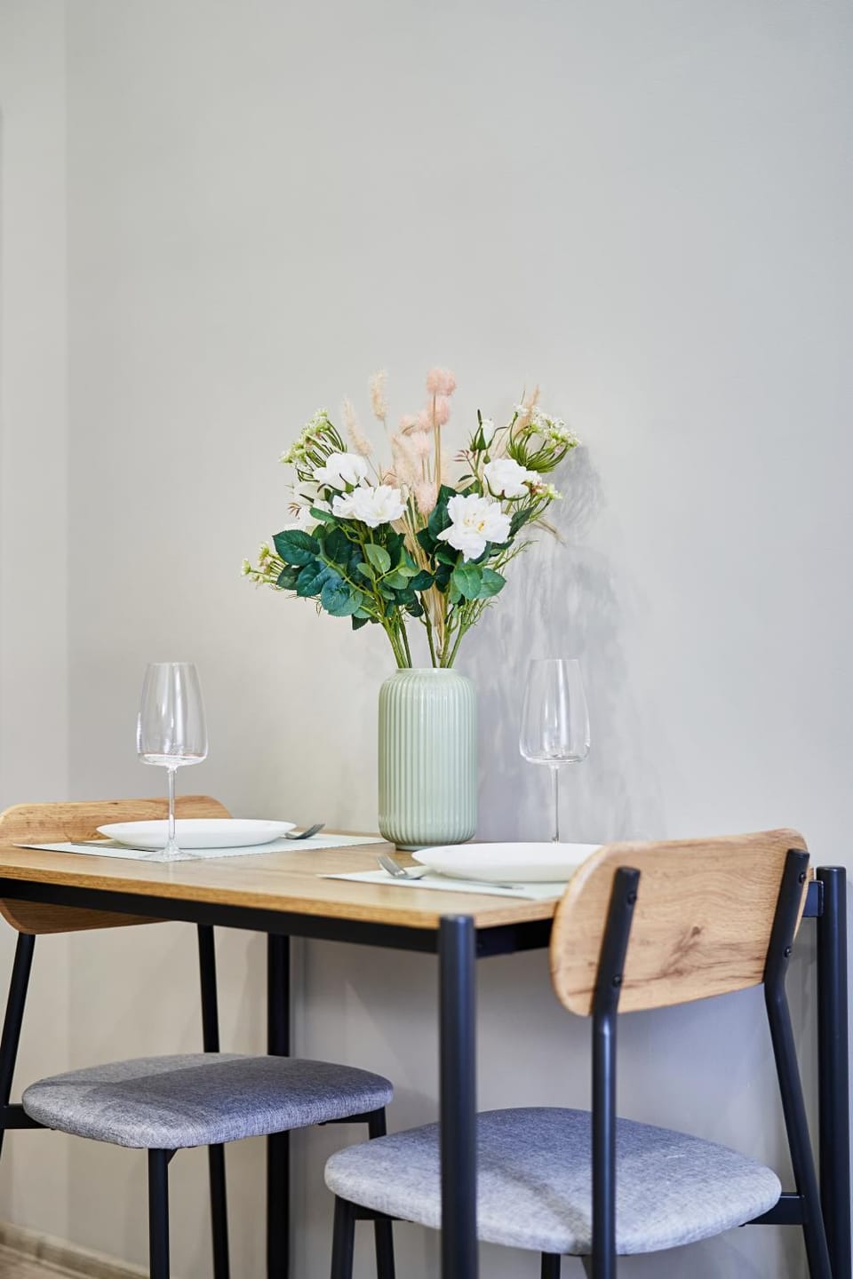 Photo of the whole room, Decorative detail, Dining area