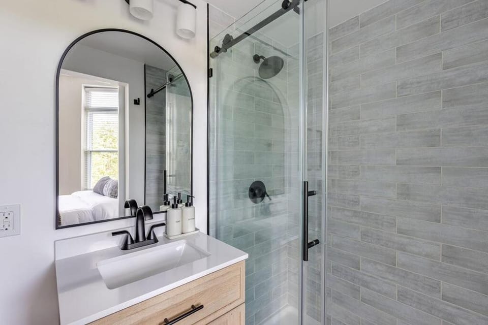 Shower, Bathroom, towels