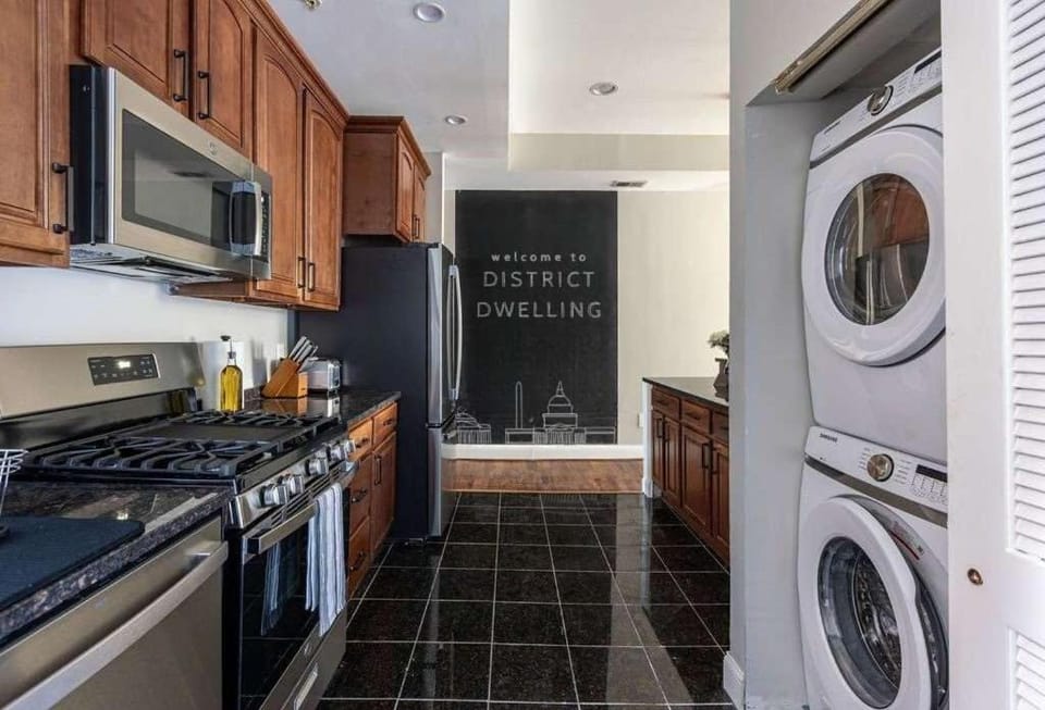 Luxury 3BR with Parking in Heart of DC - Steps to Metro Apartment in District of Columbia