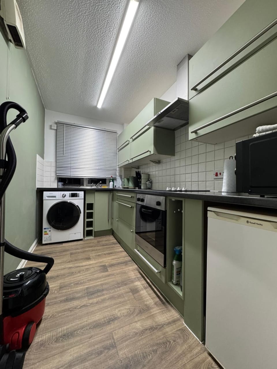 Kitchen or kitchenette, pet friendly, stove, toaster, washing machine, dryer