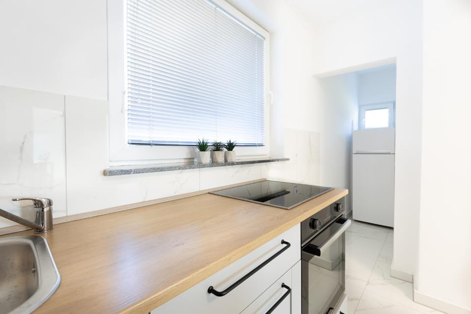 Kitchen or kitchenette, oven, stove