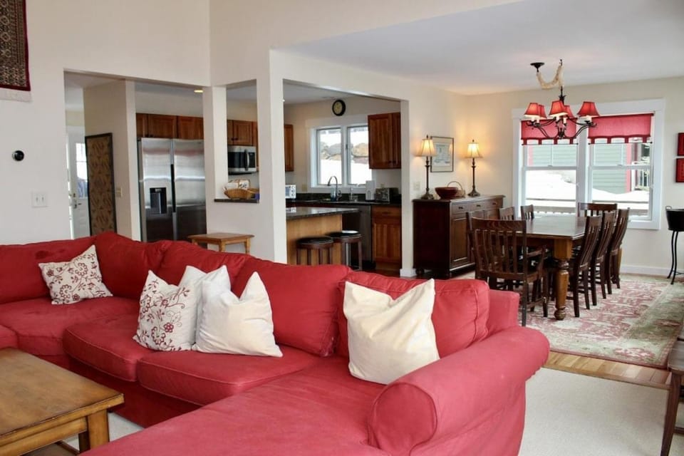 Kitchen or kitchenette, Living room, Dining area
