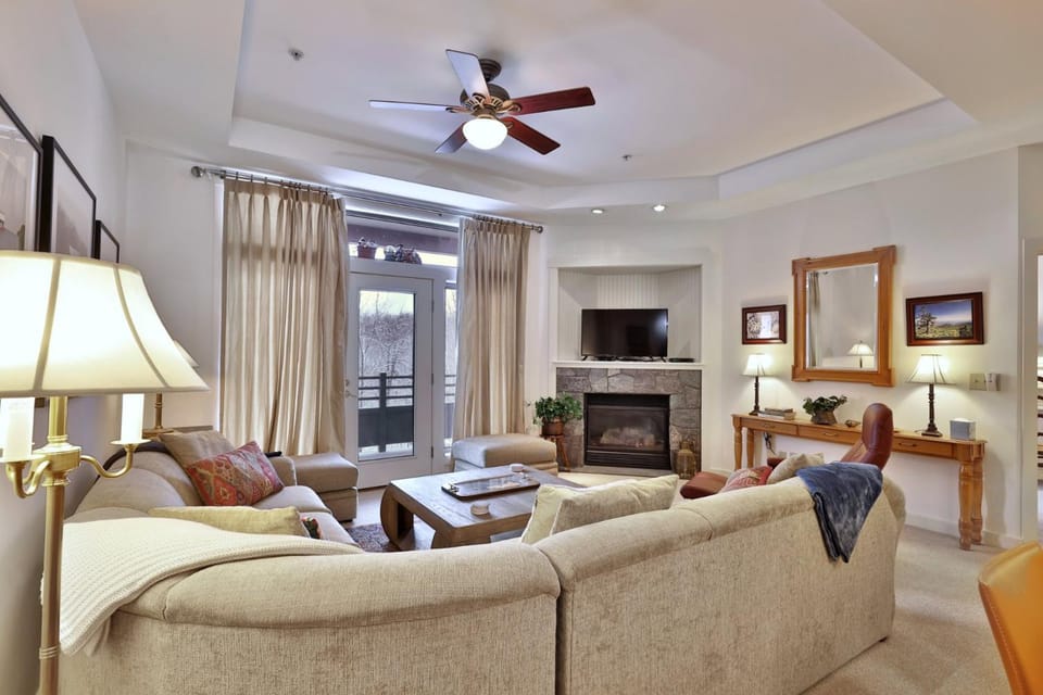 TV and multimedia, Living room, fireplace