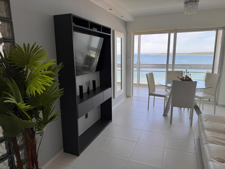 ED ISLA DE GORRITI B Apto 1105 de 1 dormitorio SOLO EFECTIVO Apartment in Punta del Este