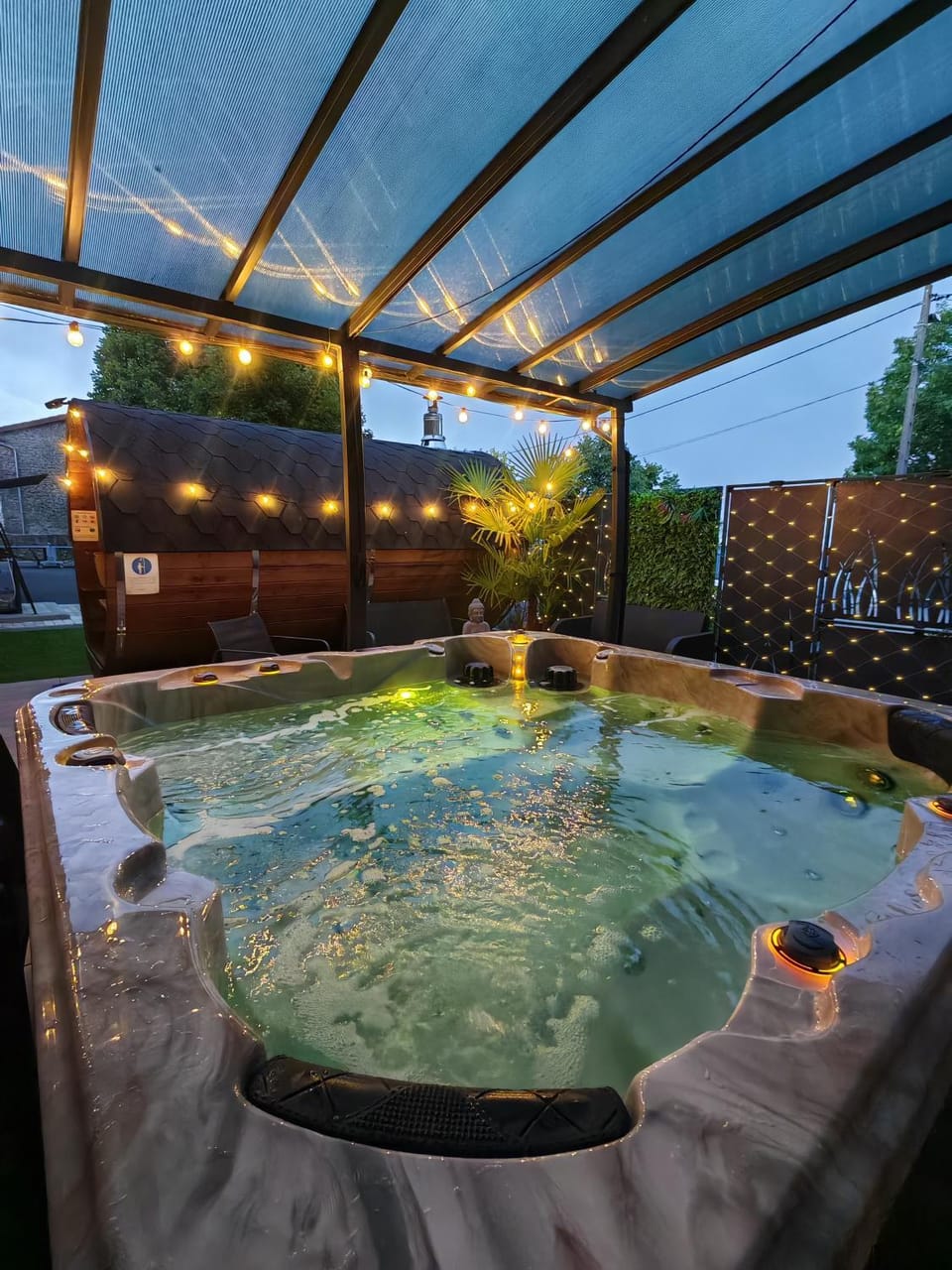 Hot Tub, Hot Tub, Spa and wellness centre/facilities