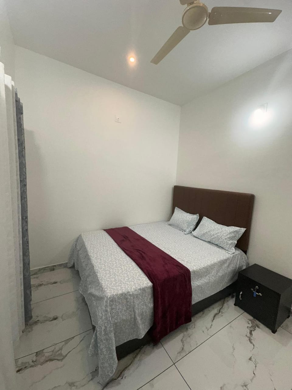 Photo of the whole room, Bedroom