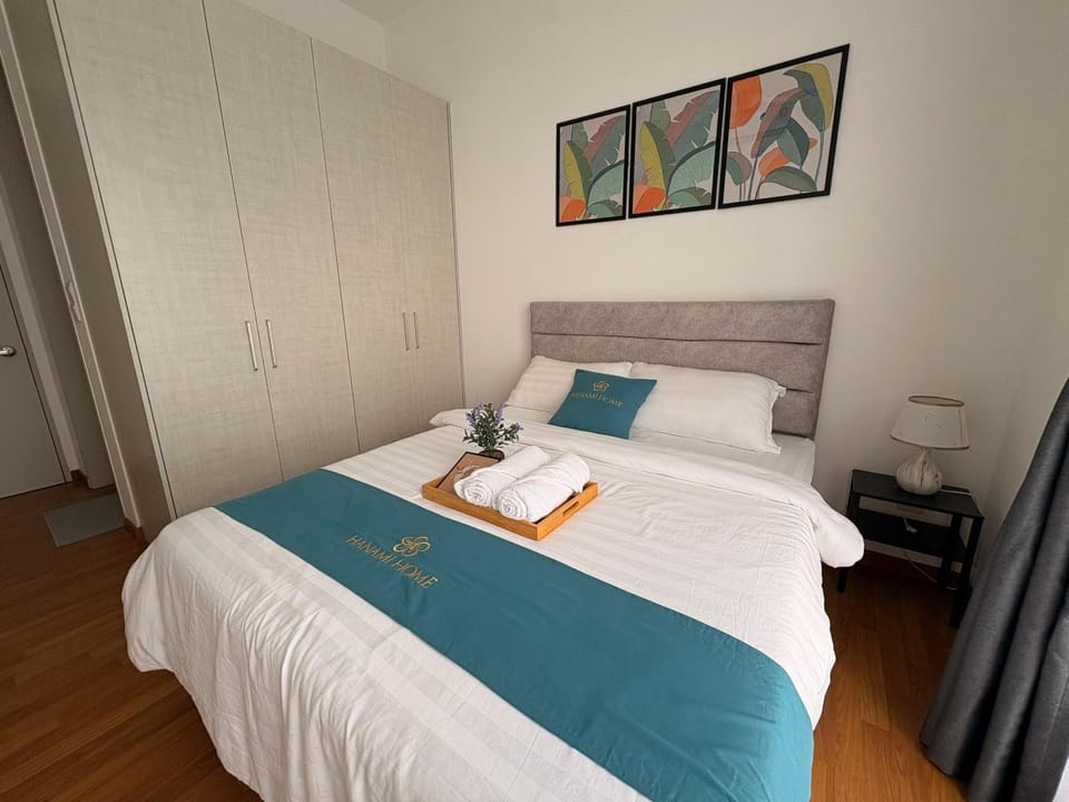 Bedroom, towels
