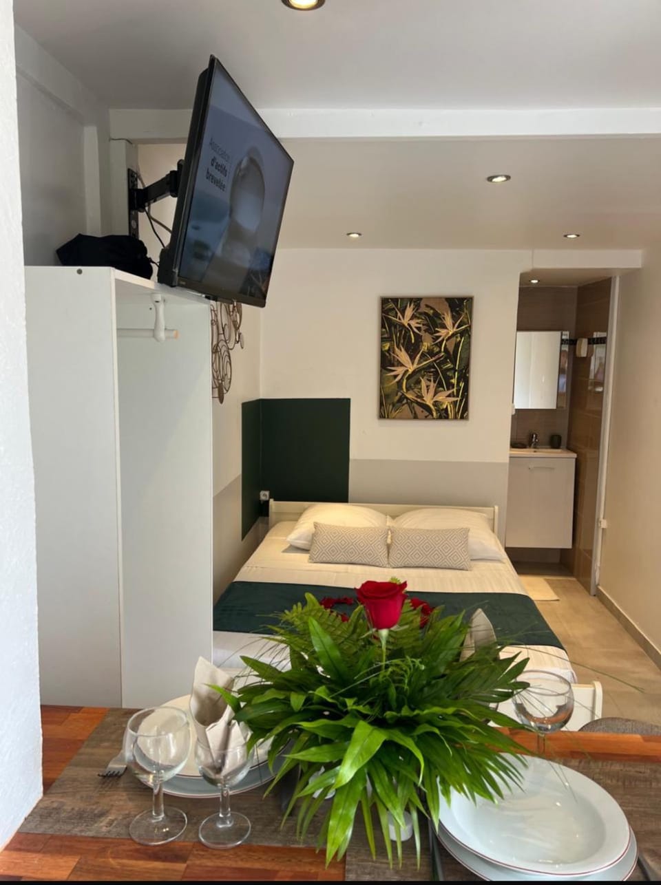 TV and multimedia, Dining area