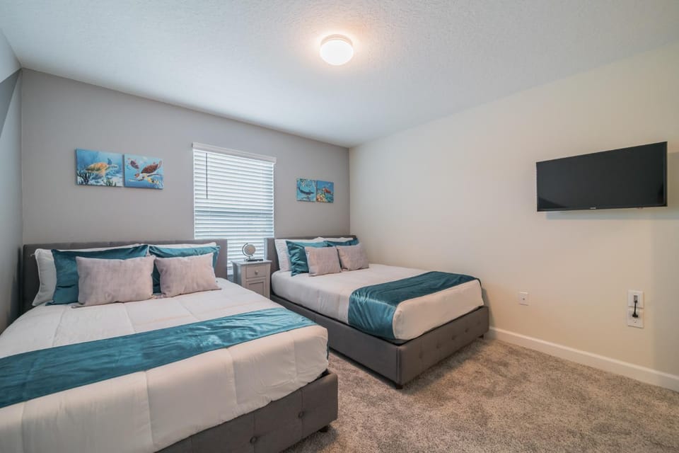 Spacious retreat w pool close to Disney 340 House in Osceola County