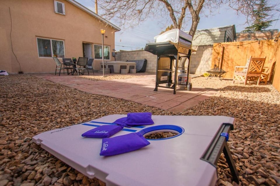 Grandma's Old Town Adobe House! Private Hot Tub-Close to Old Town-Pet Friendly-No Pet Fee! House in Albuquerque