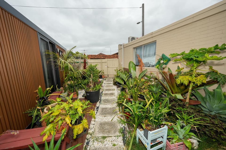 Beach Serenity Guesthouse Bed and Breakfast in Sydney