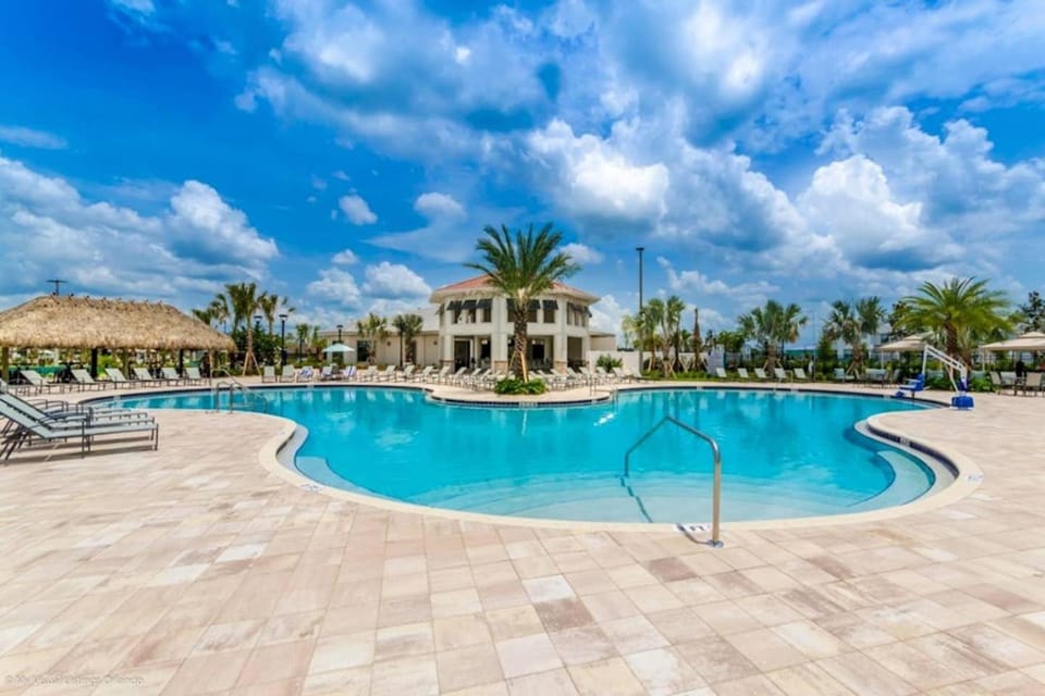 Luxury 4 bedroom 3 bath pool Home 271 House in Kissimmee