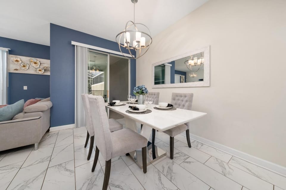 Spacious 4BR Townhome Private Pool & Resort Access 114 House in Four Corners