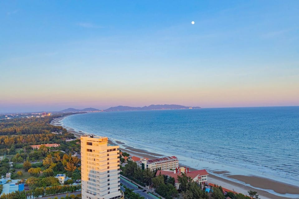 Nearby landmark, Day, Natural landscape, Bird's eye view, Beach, City view, Mountain view, Sea view