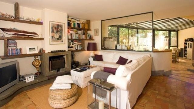 Day, Living room