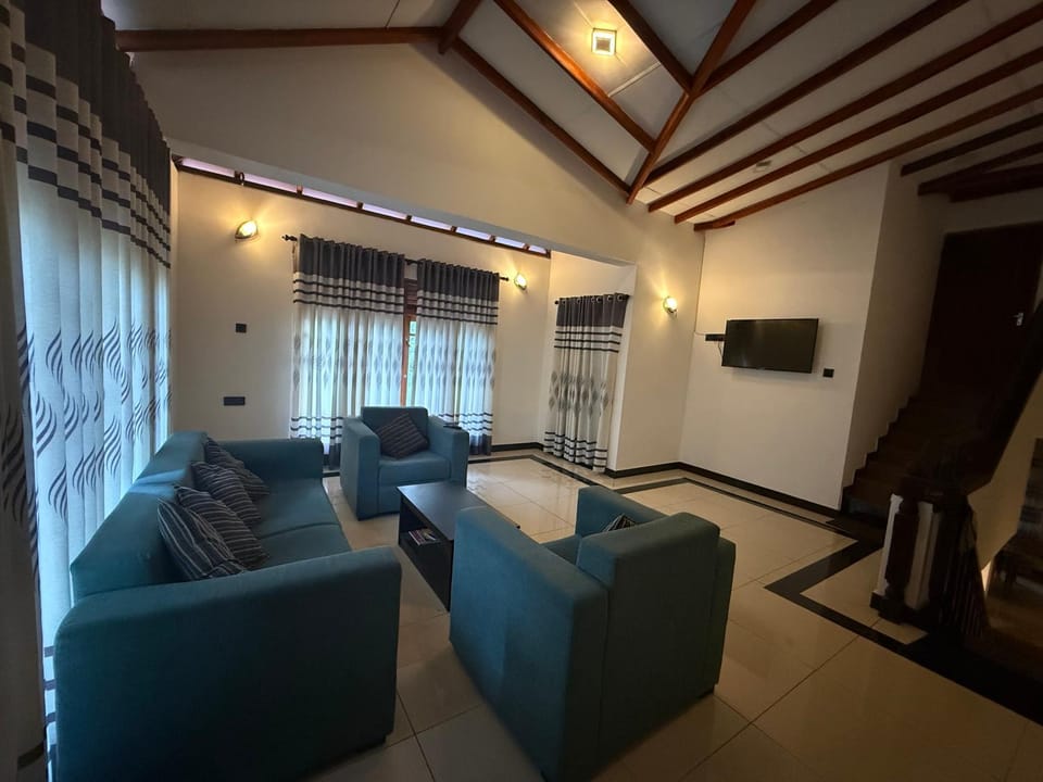 Communal lounge/ TV room, TV and multimedia, Living room, Seating area