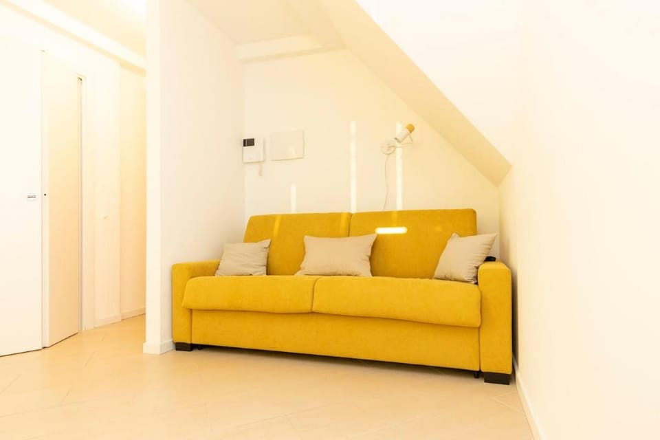 Bed, Living room, Seating area