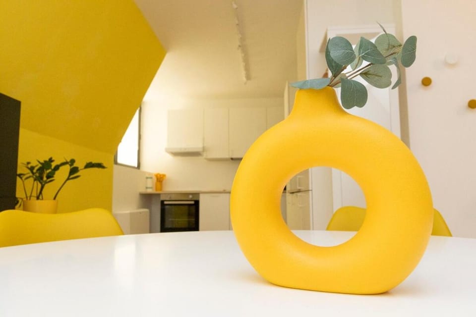 Kitchen or kitchenette, Seating area