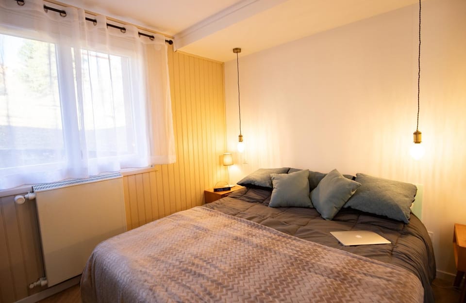 Bed, Photo of the whole room, Bedroom