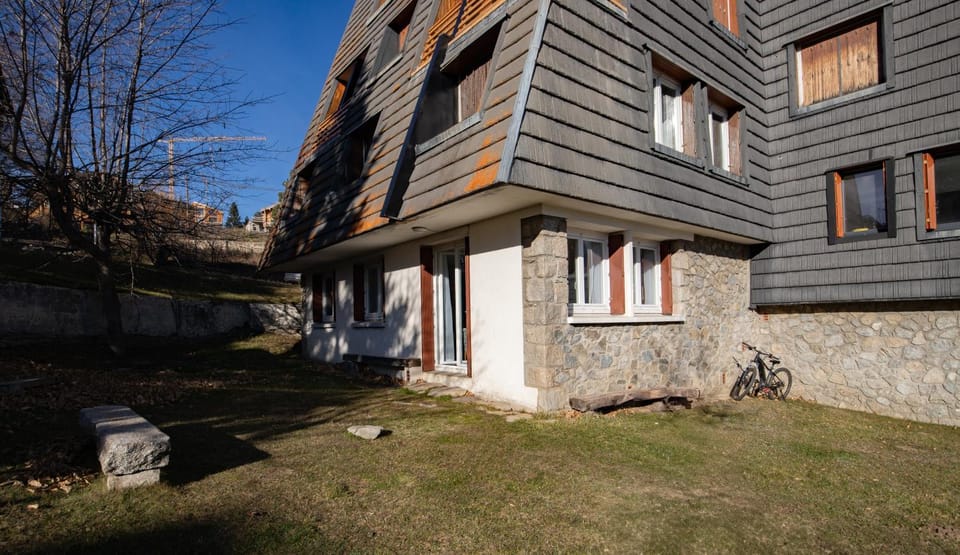 Property building, Garden, Cycling, Garden view