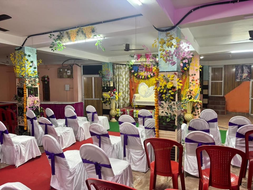 Restaurant/places to eat, Banquet/Function facilities