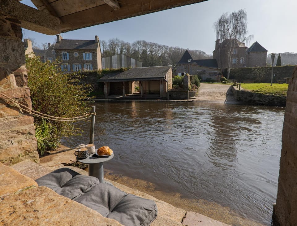Authentique Lavoir au bord du Trieux Apartment in Brittany