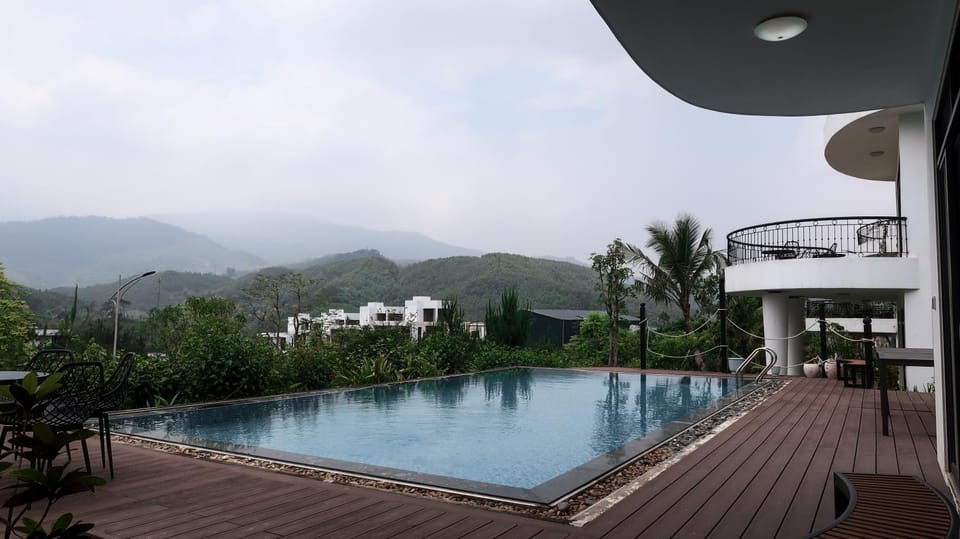 2 Detached 3BR Lakeview Villas Ivory Hoa Binh Villa in Laos
