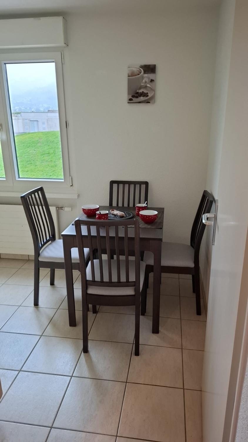 Seating area, Dining area