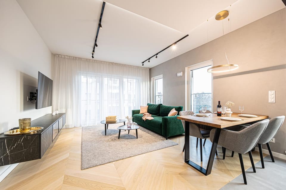 TV and multimedia, Living room, Seating area, Dining area