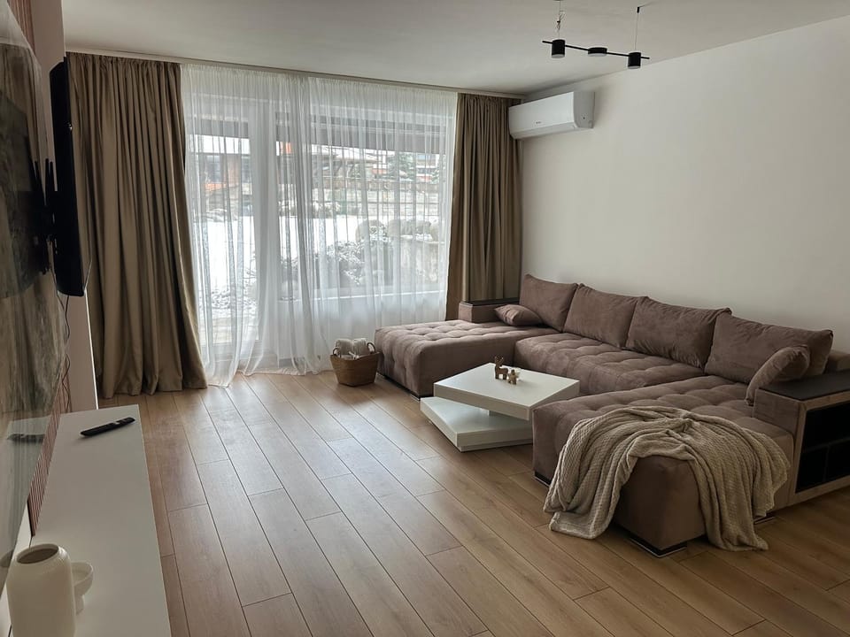 TV and multimedia, Living room, Seating area, towels, air conditioner