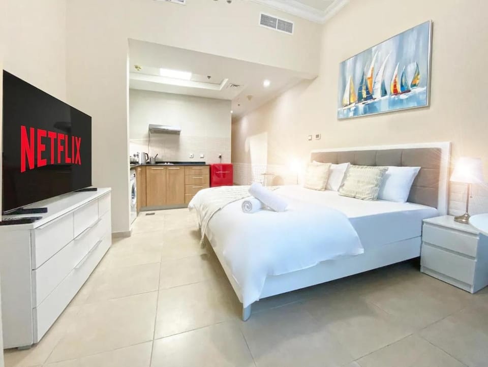 Studio in Dubai Marina near Beach and Metro with fast wifi and Car Parking Z507 Apartment in Dubai
