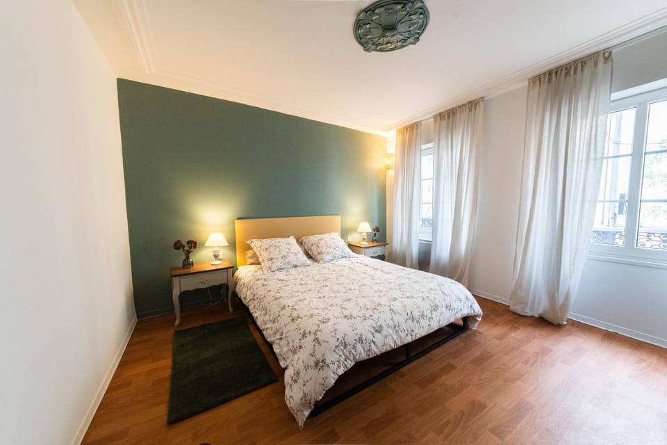 Bed, Photo of the whole room