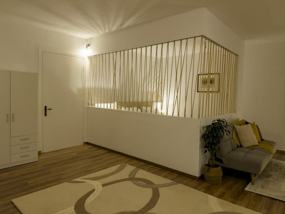 Living room, Photo of the whole room, Seating area, Bedroom