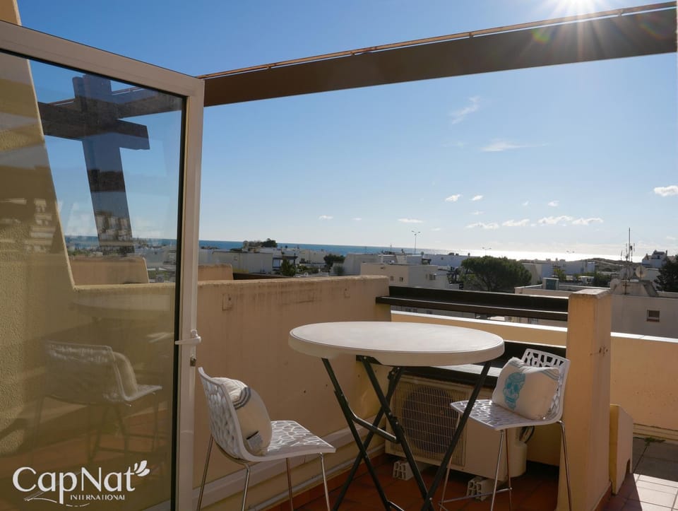 Patio, Day, Dining area, Sea view