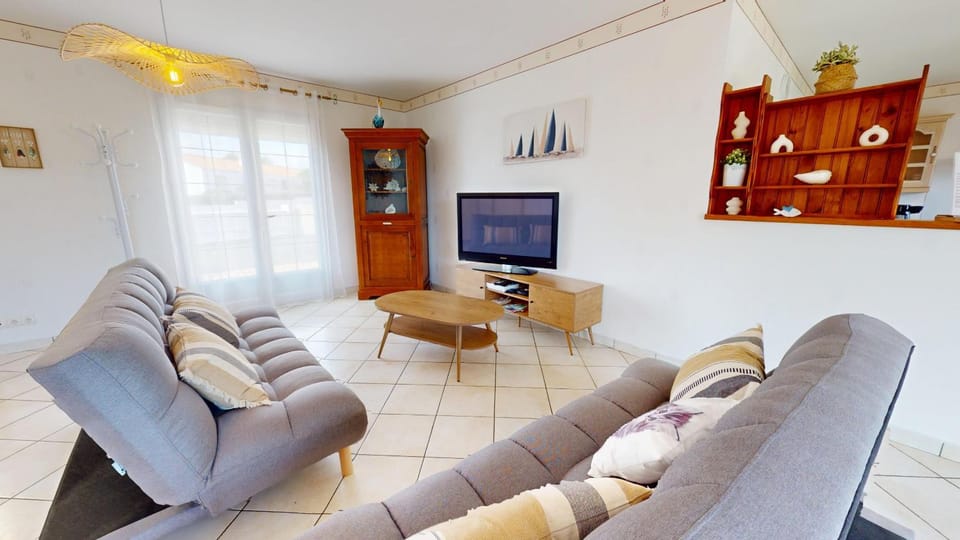 Communal lounge/ TV room, Living room