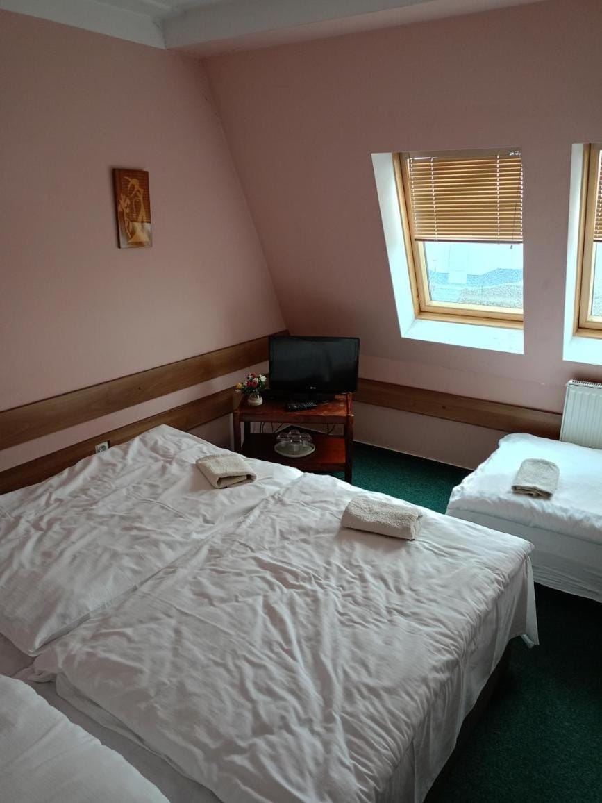 Motel Oseček Bed and Breakfast in Lower Silesian Voivodeship