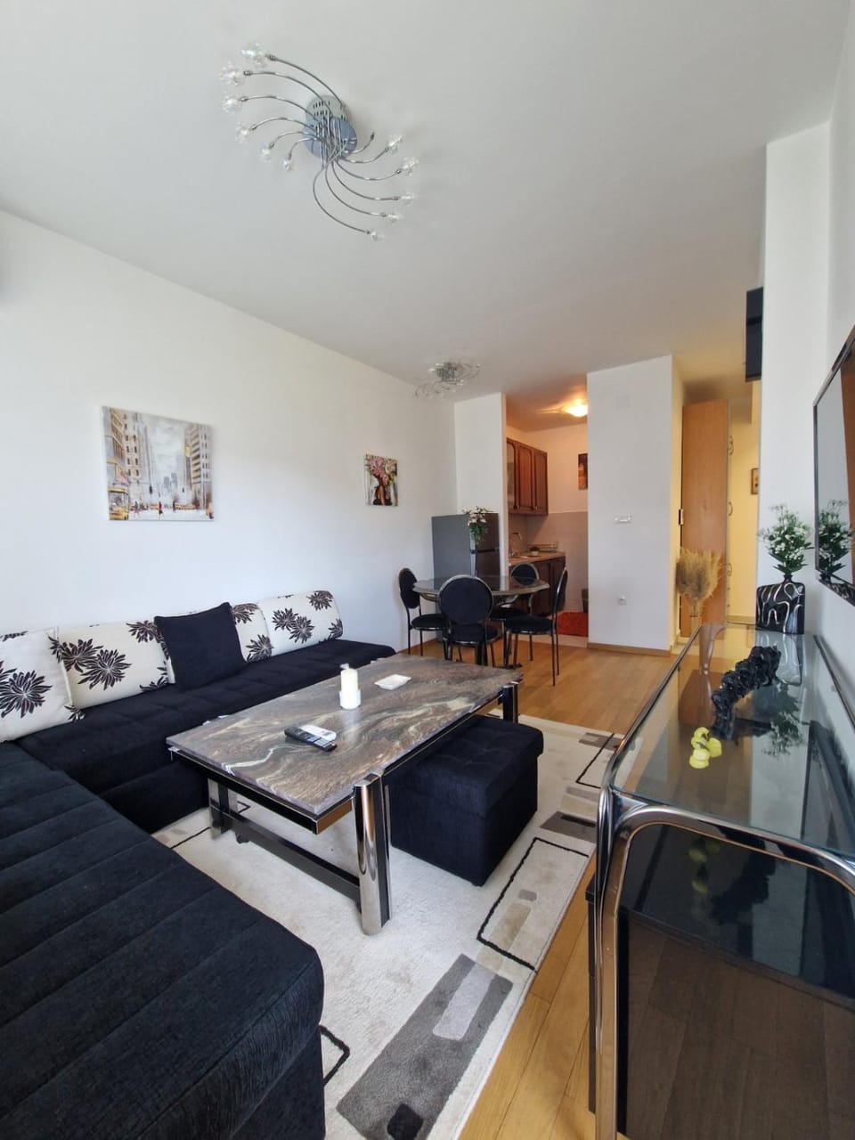 Communal lounge/ TV room, TV and multimedia, Living room, Seating area, Dining area, Evening entertainment