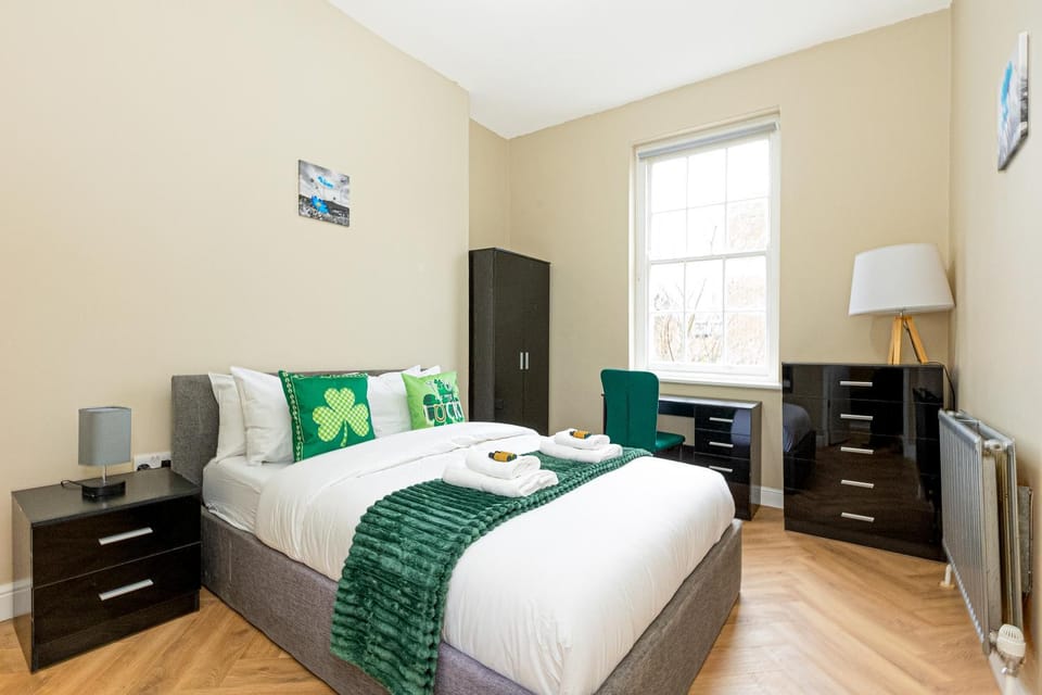 Bed, Photo of the whole room, Bedroom, hair dresser, wardrobe