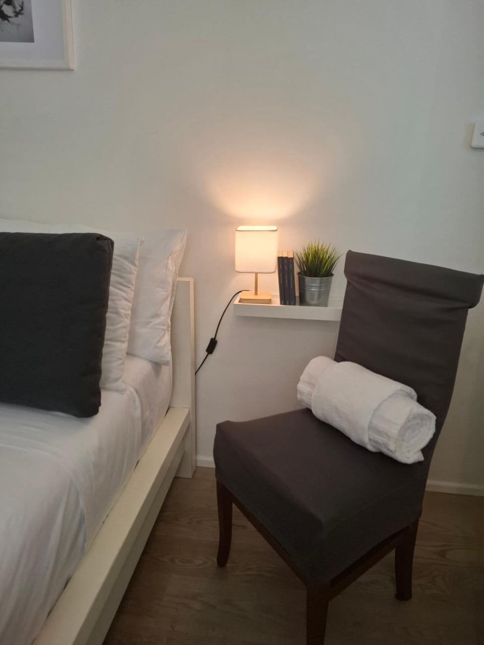 Bed, Bedroom, towels