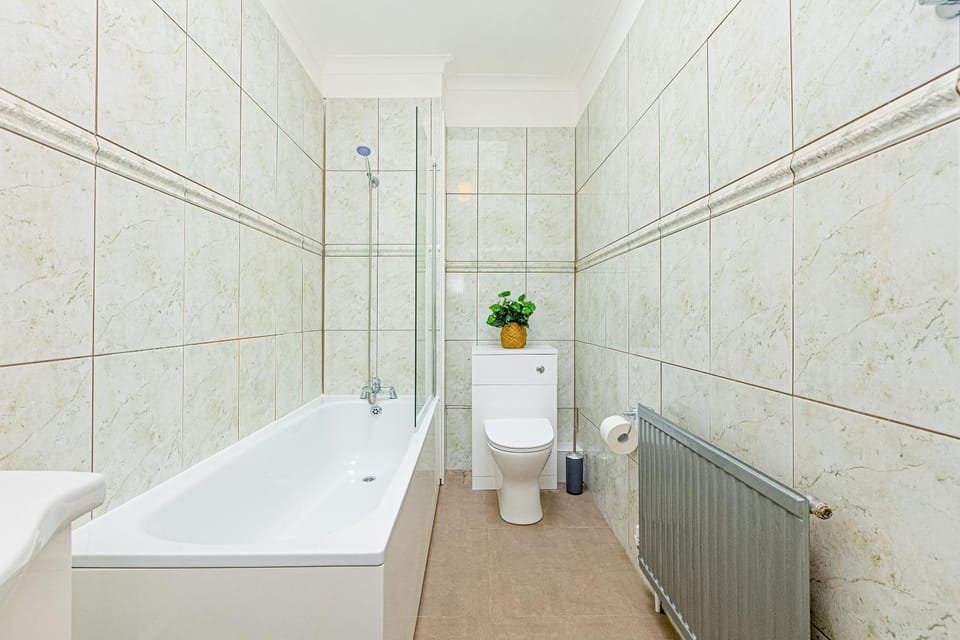 Shower, Toilet, Bathroom, Bath
