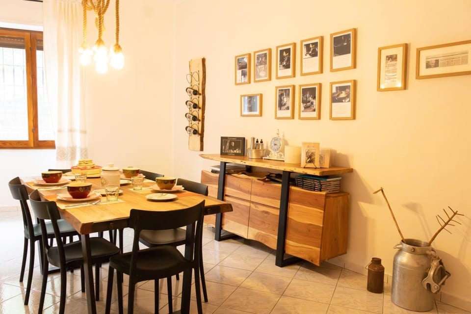 Seating area, Dining area