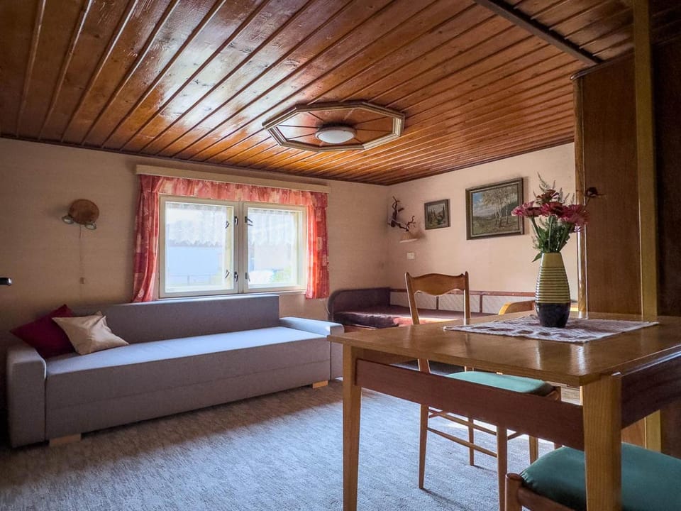 Bed, Living room, Seating area, Dining area, Bedroom