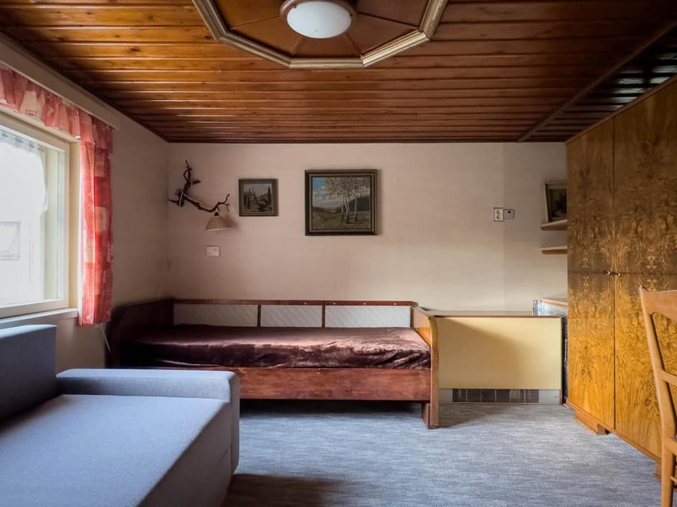 Bed, Living room, Bedroom