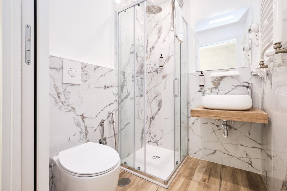 Shower, Toilet, Bathroom, towels