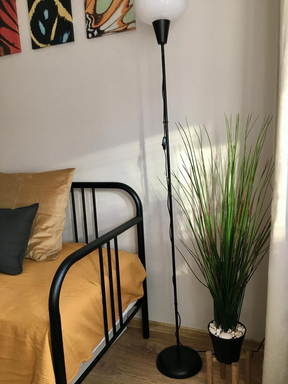 Bed, Photo of the whole room, Seating area, Bedroom